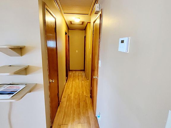 5th image of 403 Cedar St