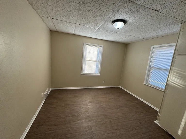 605 E 2nd St #4 — Photo 6