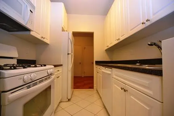 Rented by City Connections Realty | media 25