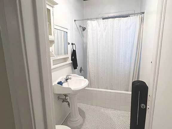 5th image of 848 Washington Blvd APT 1