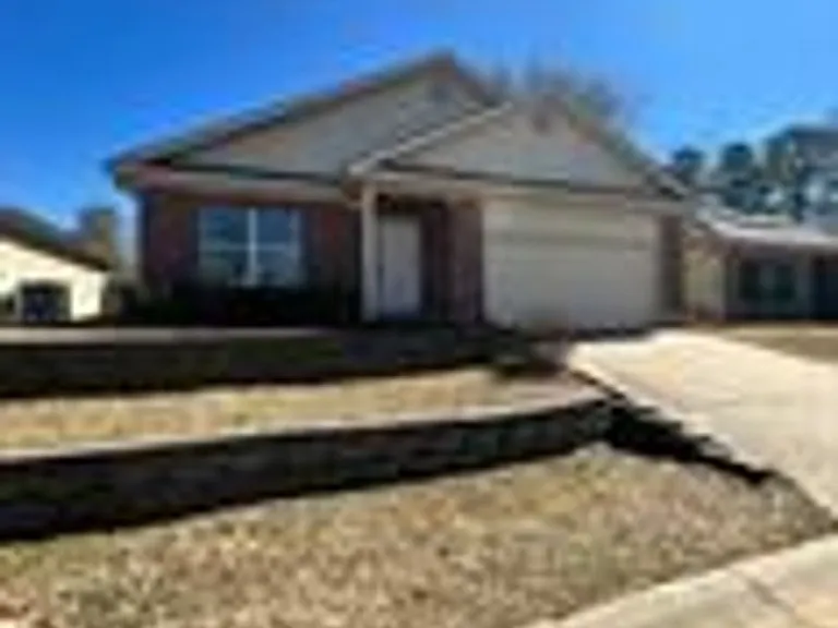 3208 Fawn Dr — Photo 2