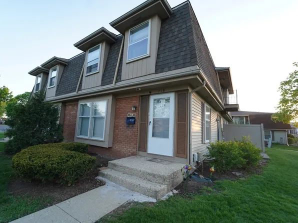 718 Newton Ct, Schaumburg, IL 60194