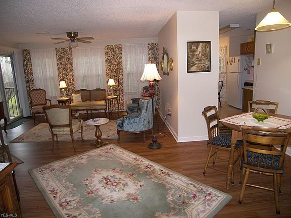 4th image of 220 Fox Hollow Dr APT 209