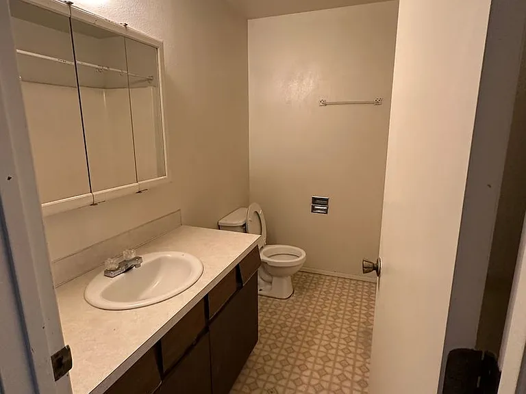 355 E 5th Ave — Photo 24