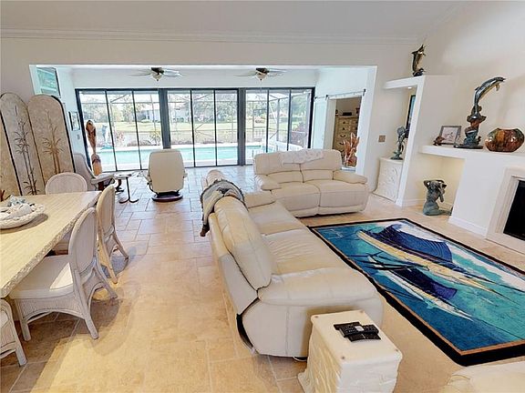 4th image of 1313 SW Troon Cir