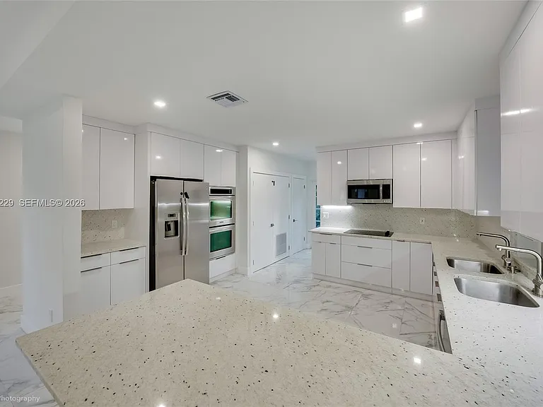 52 Camden Dr — Photo 10