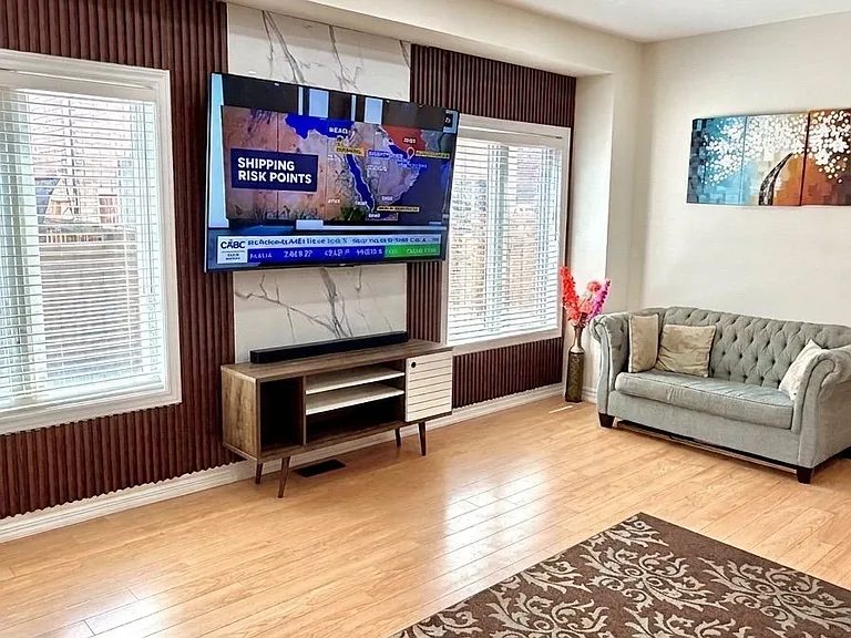 41 Crumlin Cres — Photo 8