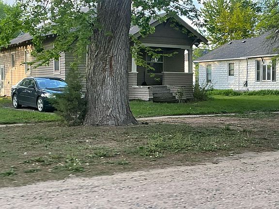 3rd image of 407 2nd St