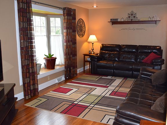 3rd image of 3334 Roseview Dr