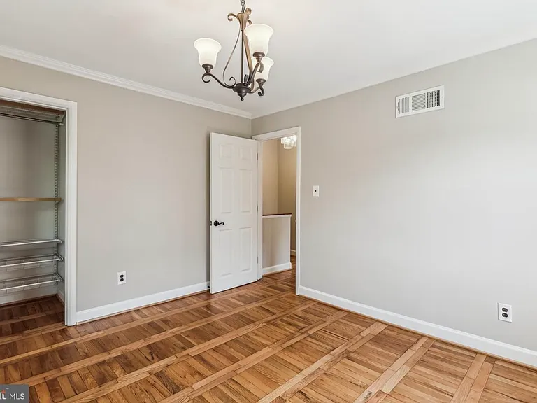 829 S Ivy St — Photo 5