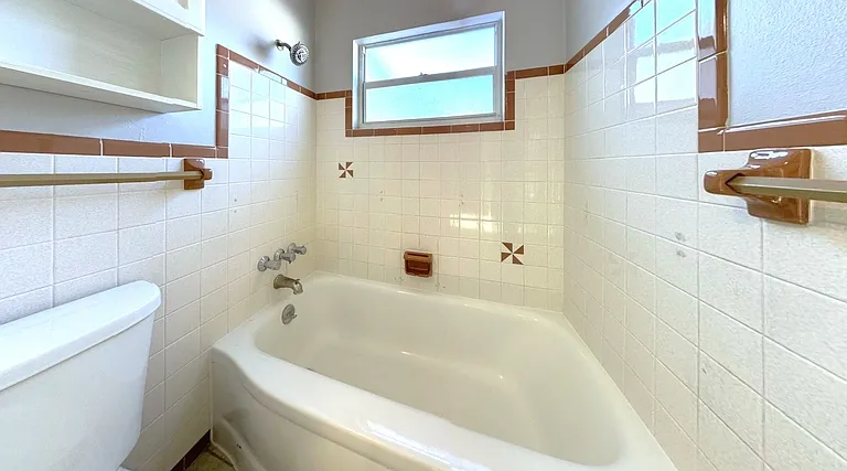 5566 Kelly Dr N — Photo 28