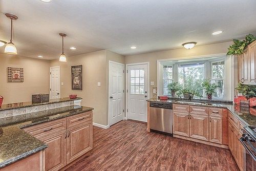 2nd image of 1555 Pepperhill Dr