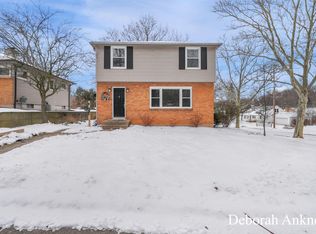 1707 Cambridge Dr SE, Grand Rapids, MI