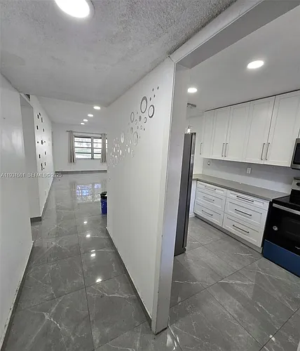 5130 SW 40th Ave #2B Photo 1