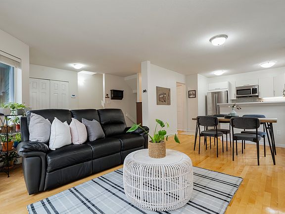 2nd image of 848 W 16th St #6
