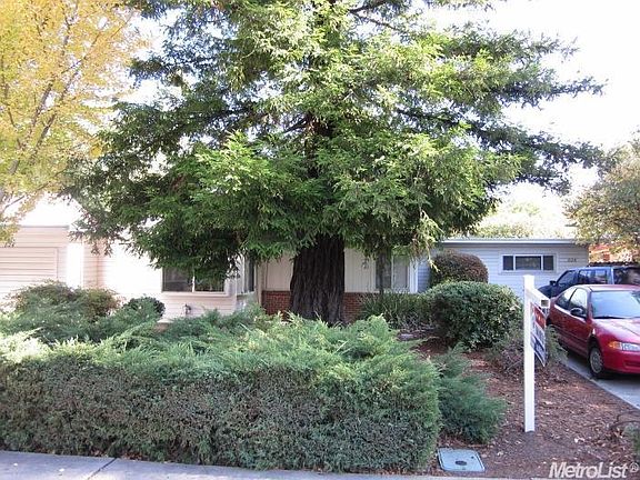 3rd image of 824 Douglass Ave