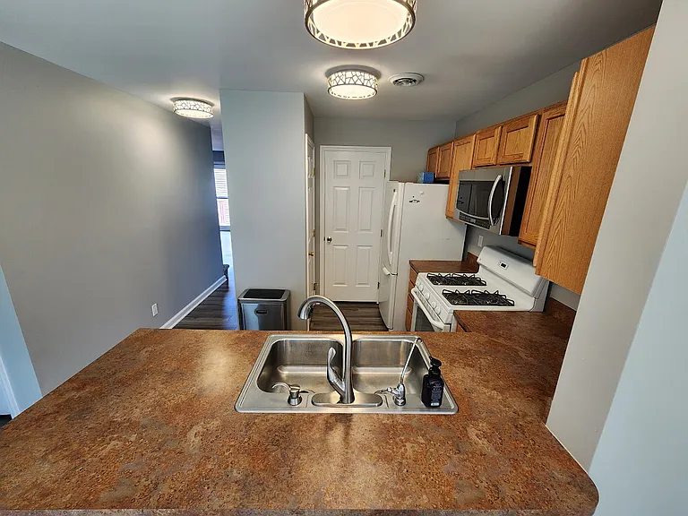 1750 Yorkshire Pl — Photo 6