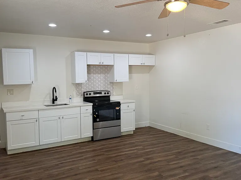 311 California Ave — Photo 5