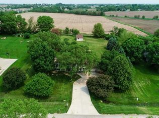 6206 Hillcrest Rd, Cedar Rapids, IA 52404