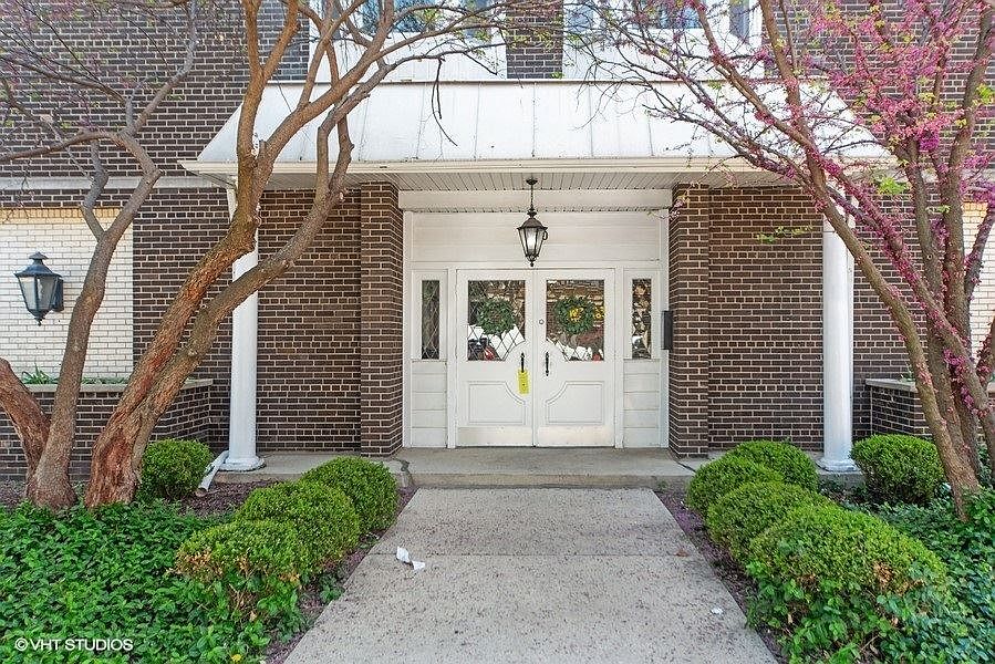 1st image of 150 S Oak Park Ave APT 406