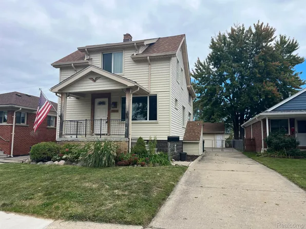 28104 Elmdale St, Saint Clair Shores, MI 48081