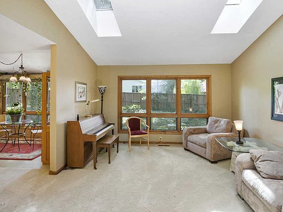 2nd image of 2530 Hampshire Blvd SE