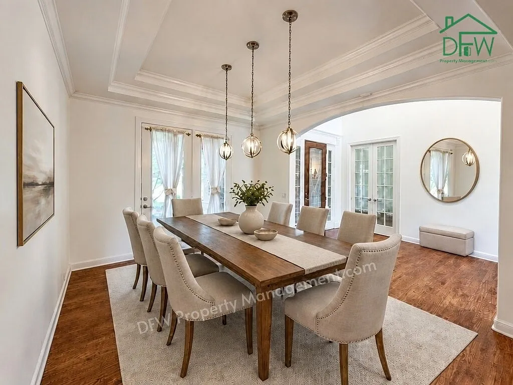 5 bed, 6.0 bath, 4865 sqft, $7,995 — Photo 2