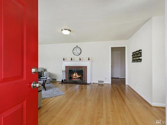 4th image of 22 NE Hart Ct