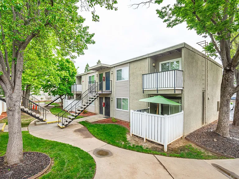 Gold Creek Apartments — Photo 48