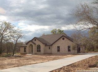 129 E Ashton Blvd, Floresville, TX 78114