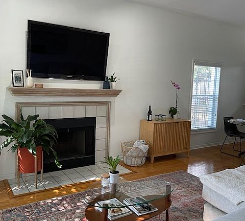 2nd image of 3819 W Horatio St Unit 9
