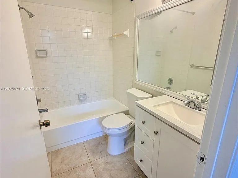 19216 Glenmoor Dr #19216 — Photo 38