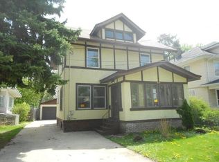 610 Jackson St, Aurora, IL 60505