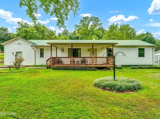 313 Meadowview Dr, Harriman, TN 37748