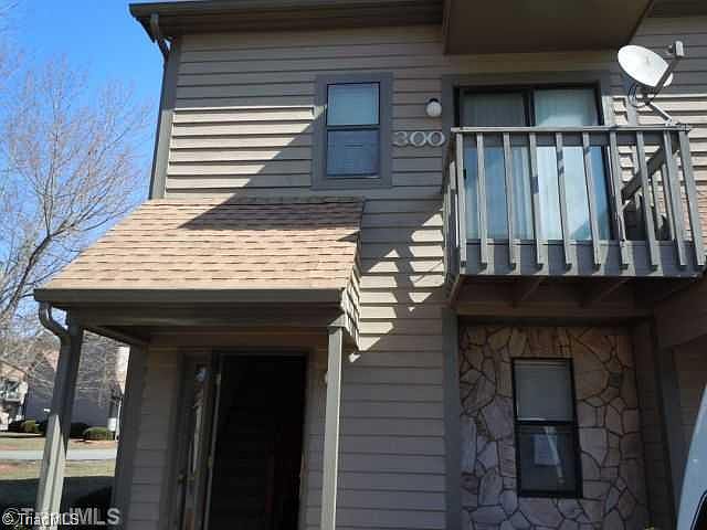 1st image of 300 Vista Cir