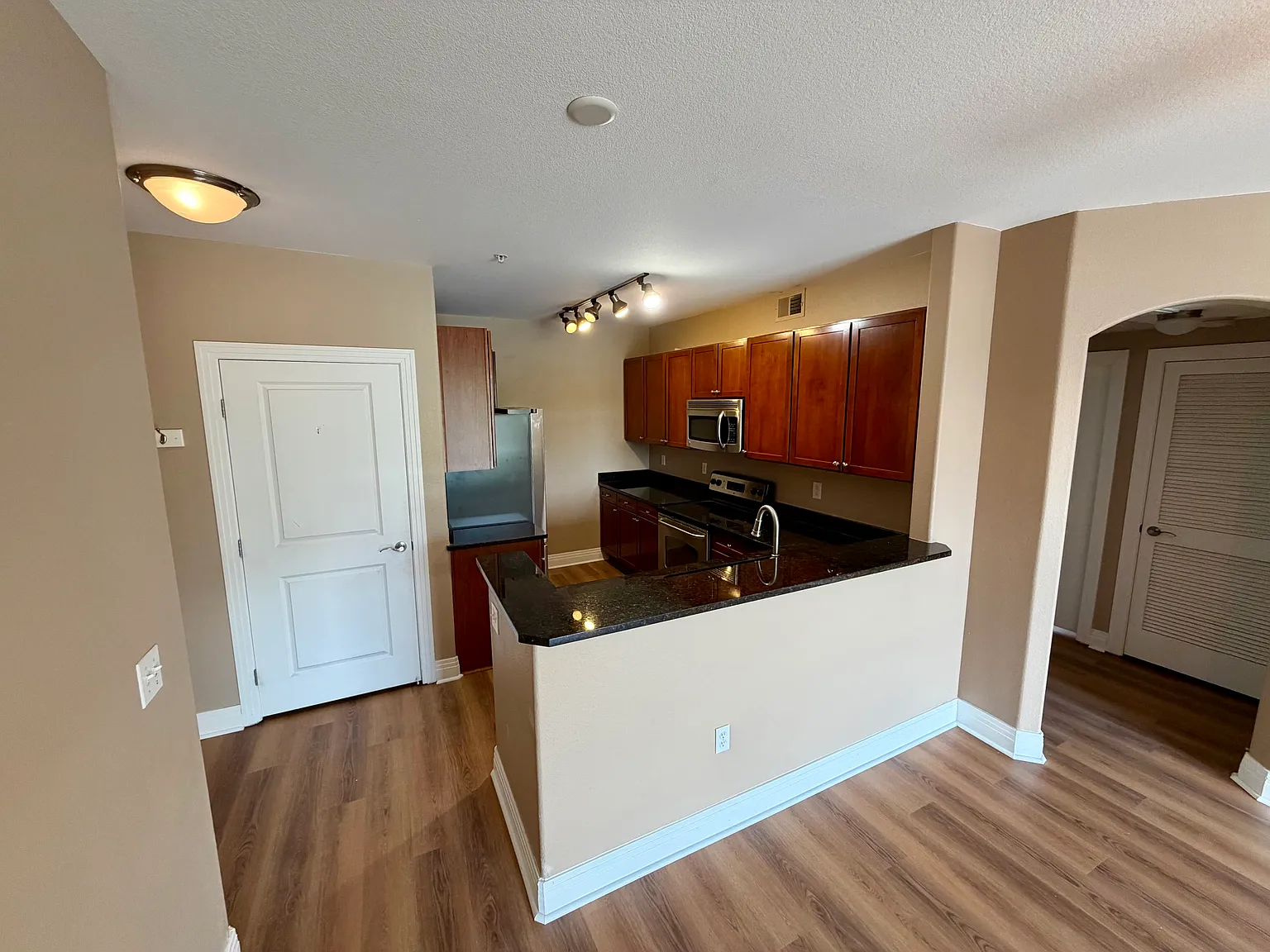 2 bed, 1125 sqft, $2,250 — Photo 4