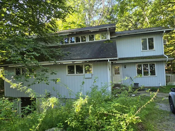 442 Somerset Dr, East Stroudsburg, PA 18301