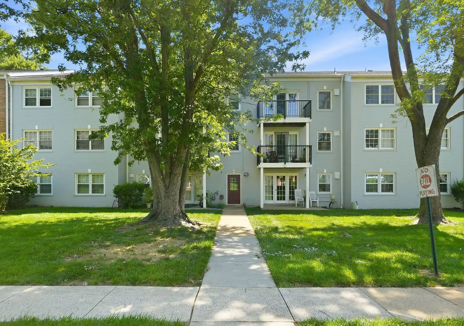 Discover stylish, low maintenance living in this beautifully updated two bedroom, one bathroom co... — Photo 3