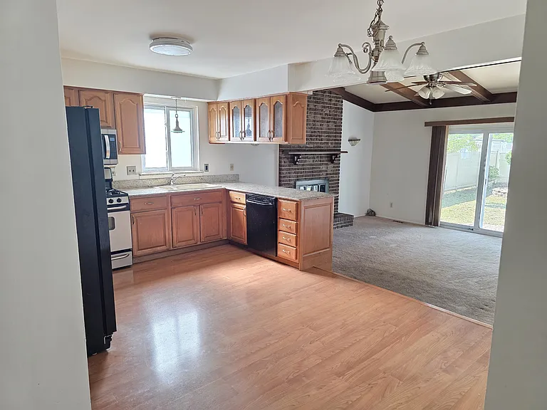 941 Princess Dr — Photo 6