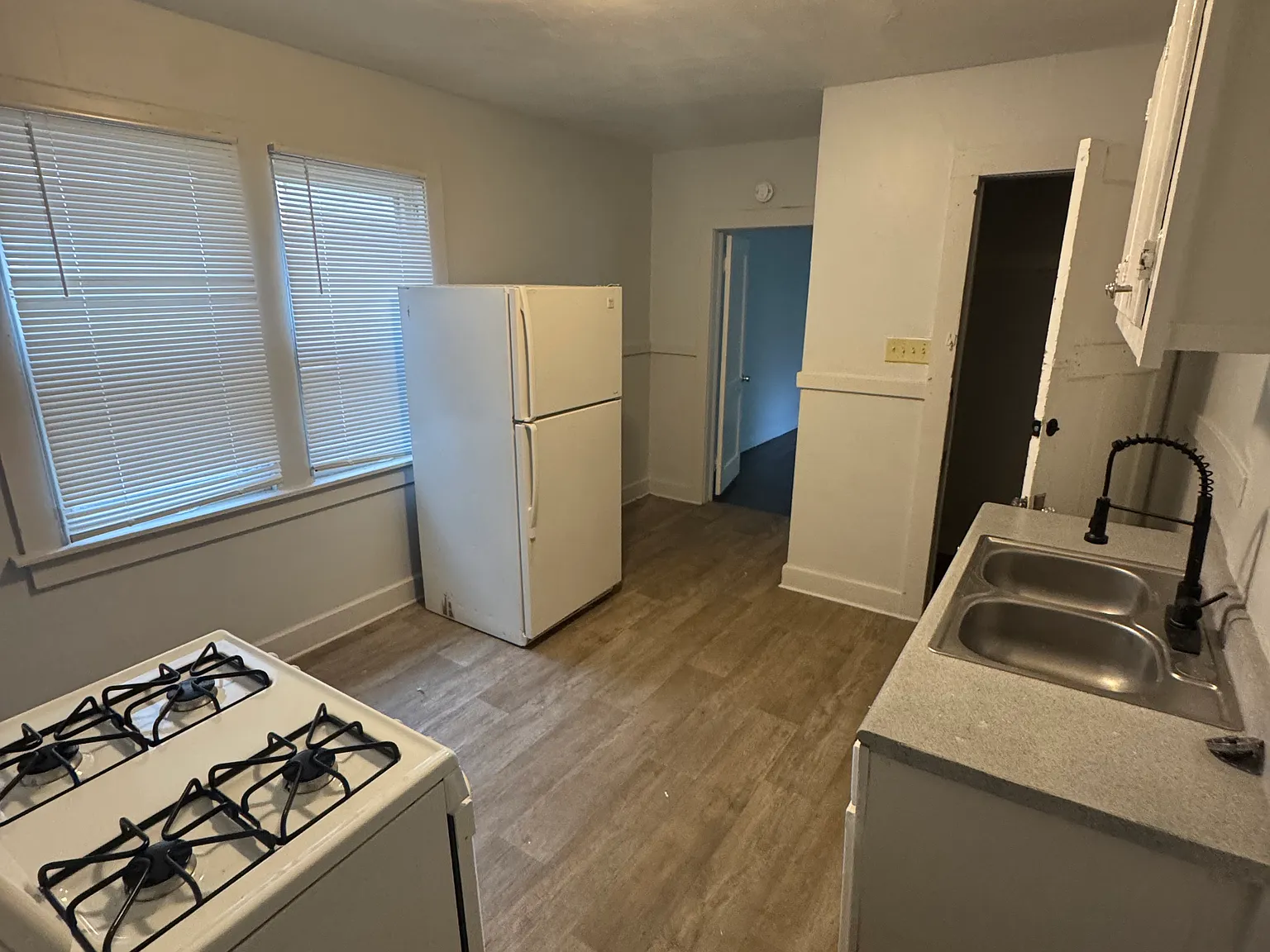 3 bed, 1230 sqft, $1,200 — Photo 2
