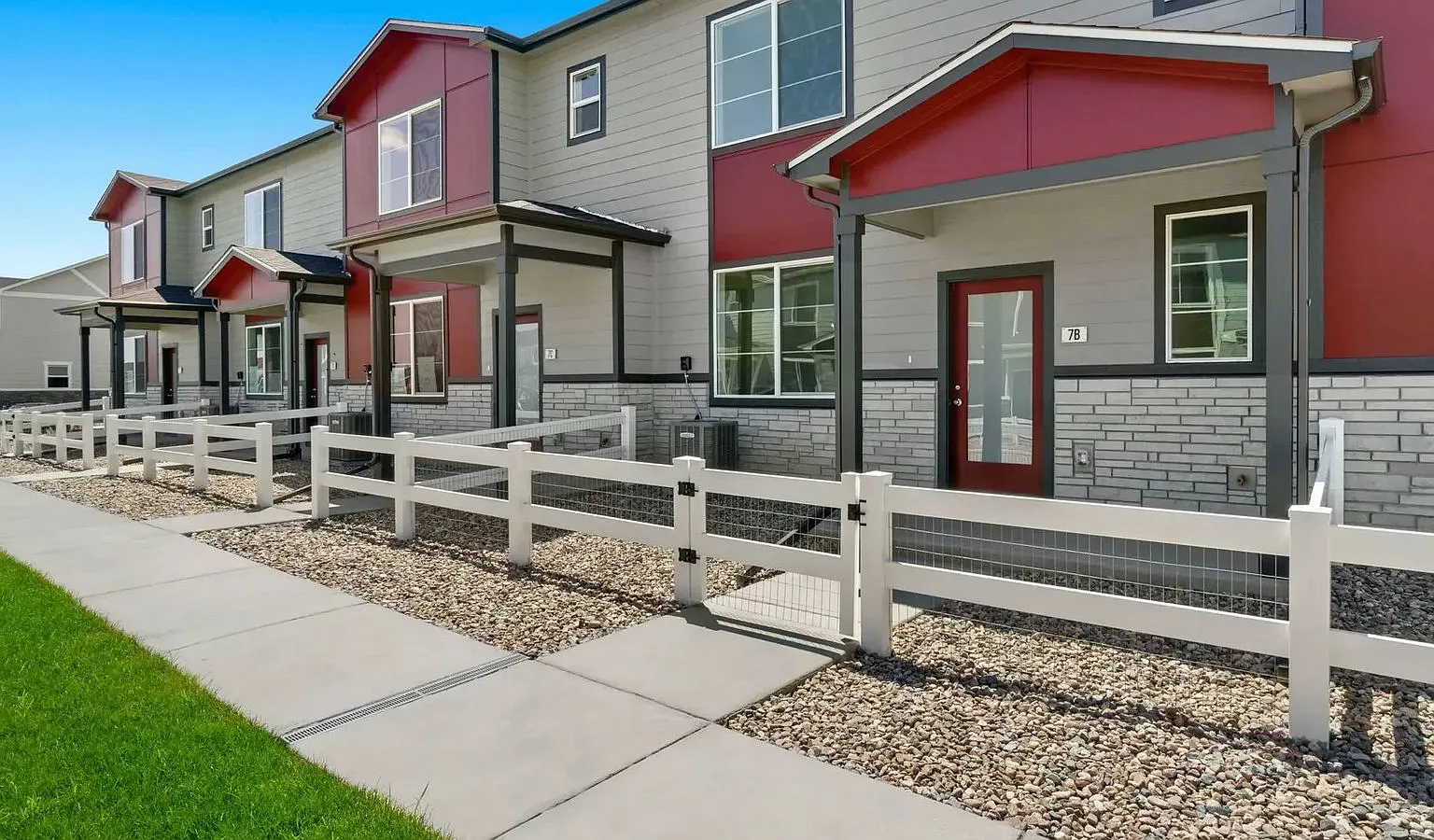 2 bed, 2.5 bath, 1040 sqft, $2,000 — Photo 1