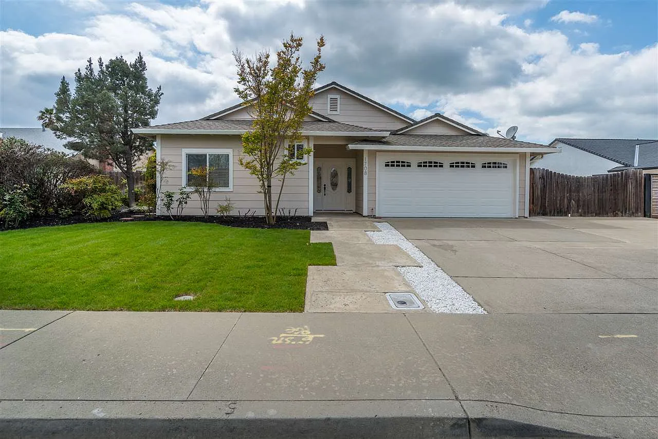 1708 Rhododendron Dr photo 1
