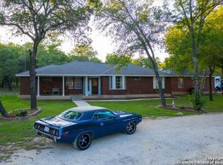131 Oak Holw, Floresville, TX 78114