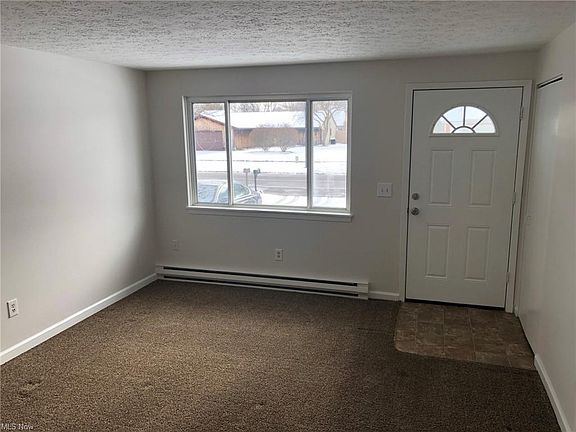 4th image of 614 Carol Ln