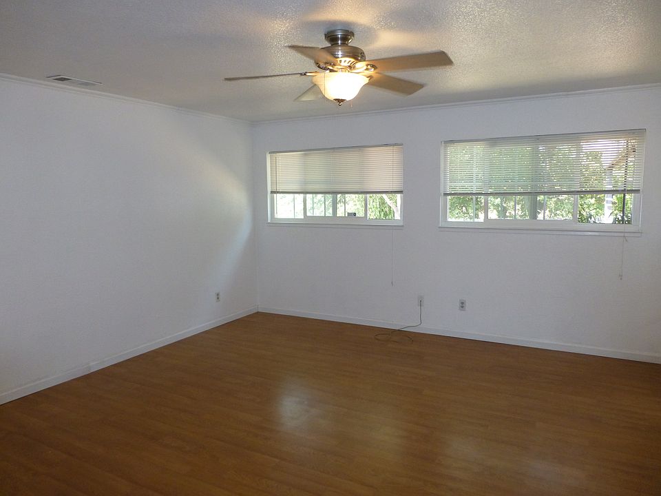 2nd image of 1206 Champion Oaks Dr