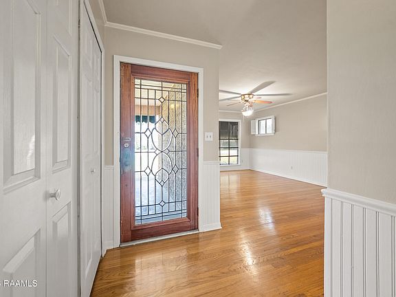 5th image of 313 Meadow Ln
