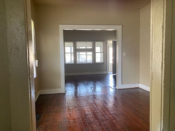 3rd image of 1041 N Belleview Pl