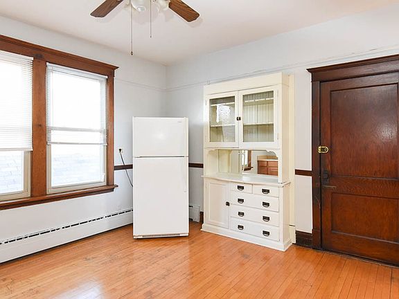 3rd image of 5141 W Roscoe St APT 2F