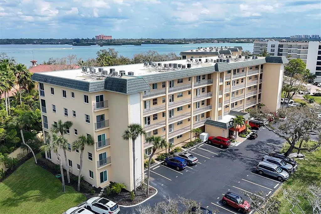 2 bed, 2.0 bath, 1222 sqft, $2,750 — Photo 3