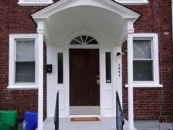 1041 Niagara Rd, Camden, NJ 08104